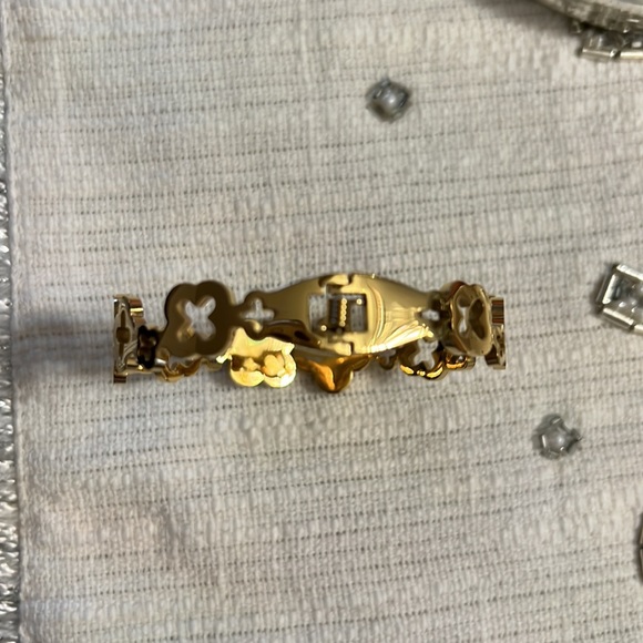 White and Black Gold 14K Goldplated & Cubic Zirconite Clover Bangle Bracelet - Picture 5 of 9